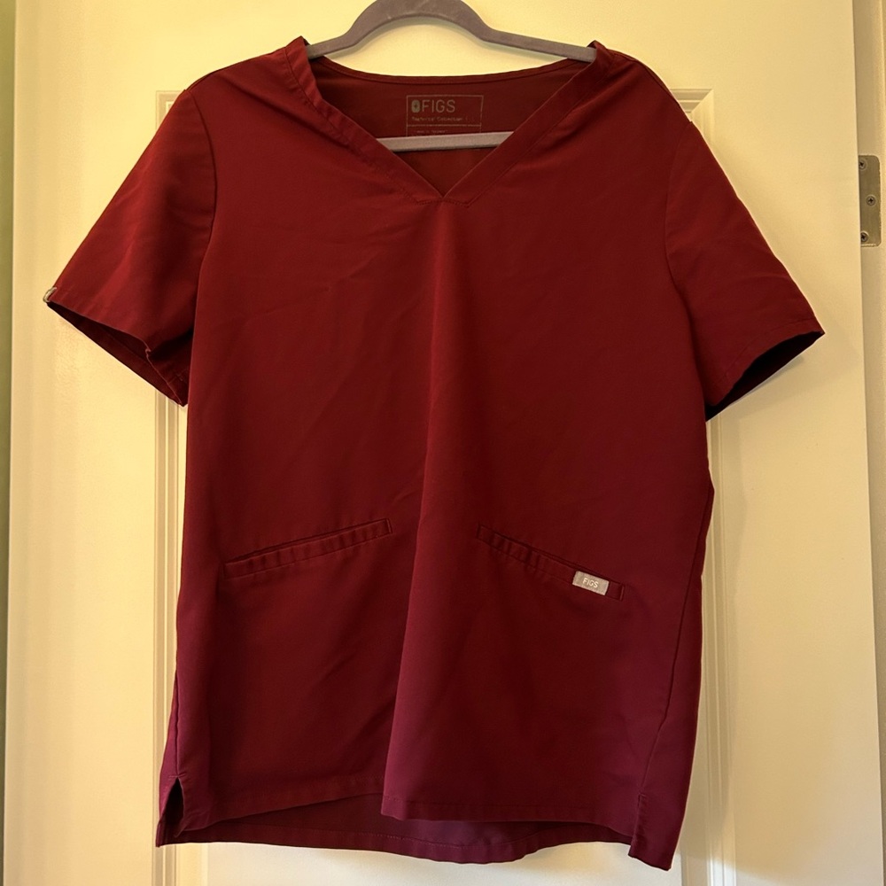 Figs Women’s burgundy Casma Three Pocket Scrub Top